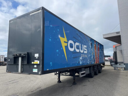 Renders 25G212 2009 Renders 3 as kastenoplegger met x steering